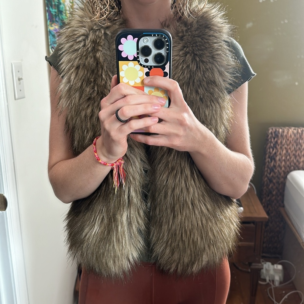 American Eagle faux fur vest - Picture 4 of 4